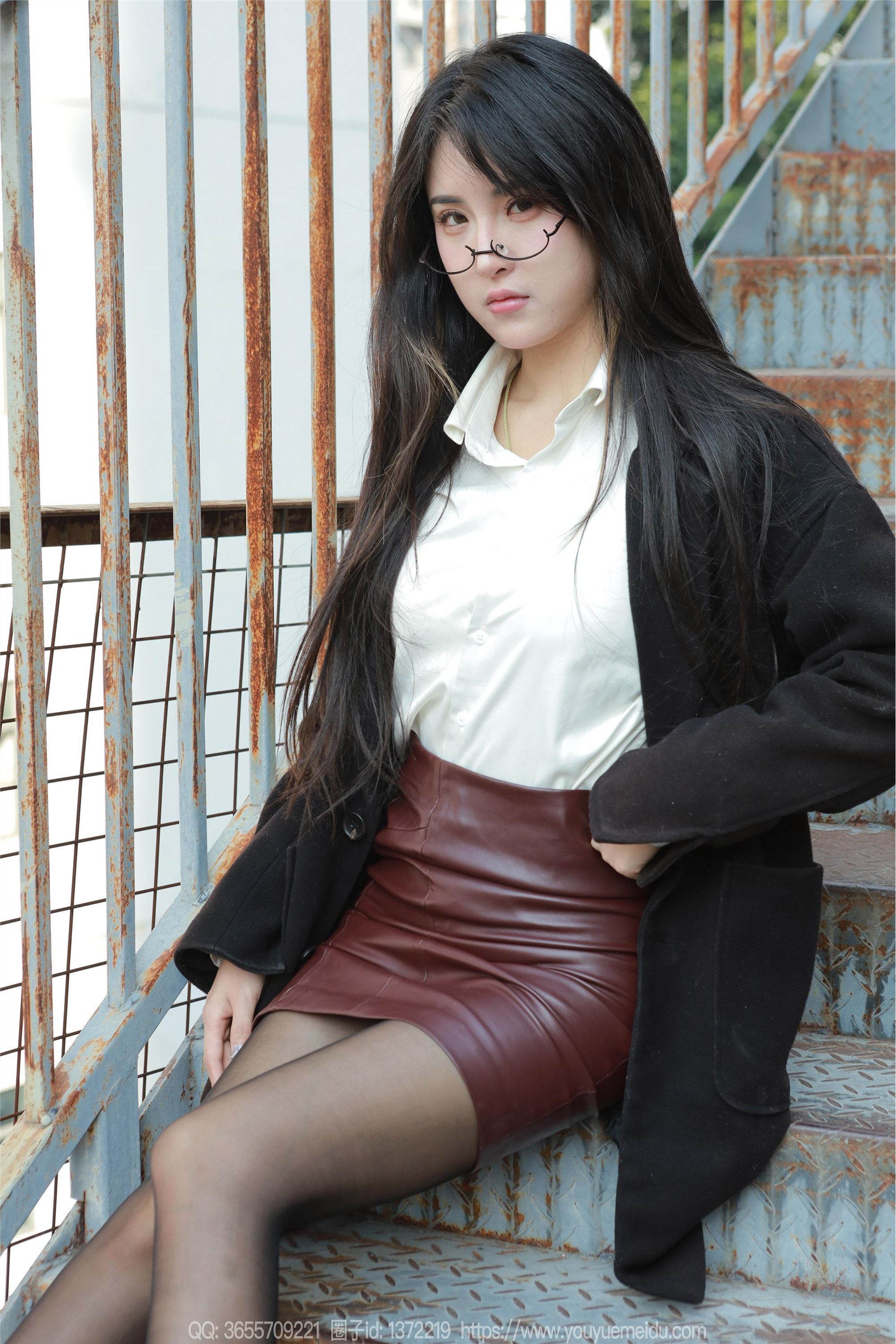 IESS异思趣向  2024.12.22 丝享家 1930 小宝《眼镜美女》